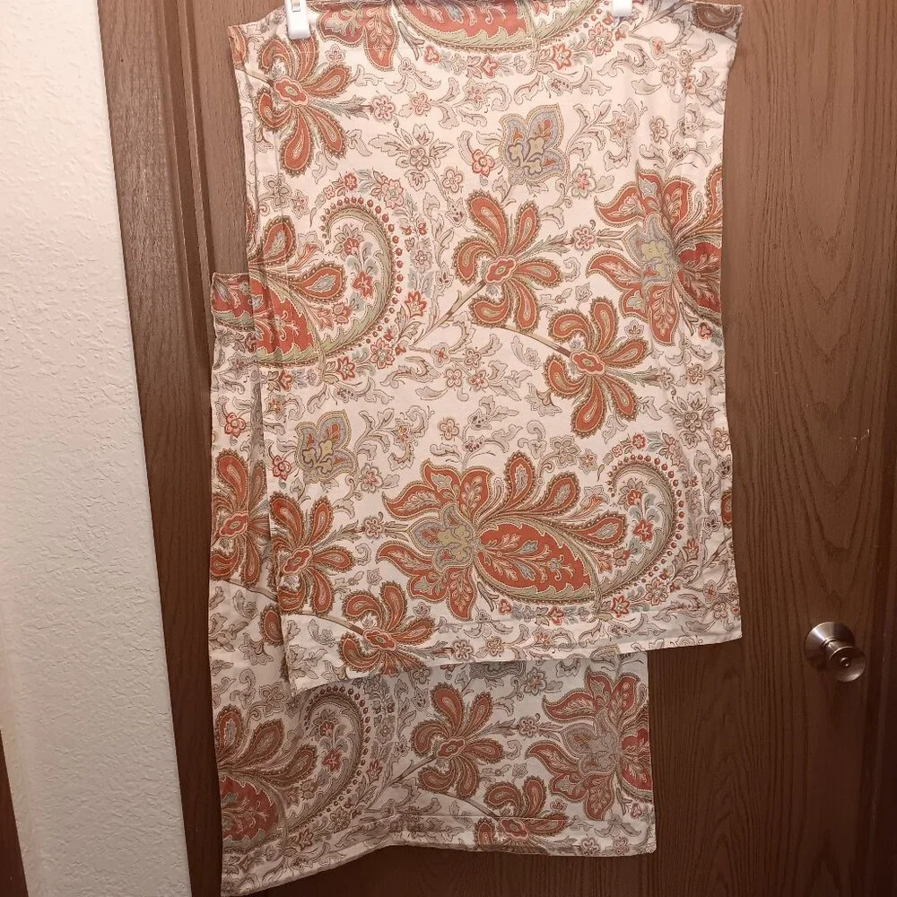 Pottery Barn 'Charlie Paisley' flange border pair of pillowcases Standard size